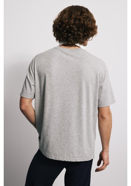 Mini Nakışlı Comfort Fit T-Shirt fırsatları