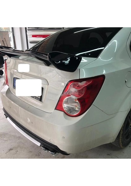 Chevrolet Aveo Sedan Kırmızı Difüzör Çiftli Yuvarlak Egzoz Görünümlü D Tip Difizör 2012 - 2016 modelleri
