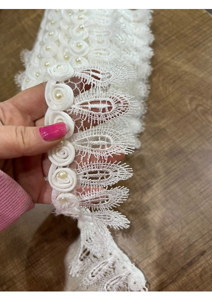 En 6 cm Beyaz Güpürlü Inci Boncuklu Şerti Dikiş Aksesuarı 1 Metre