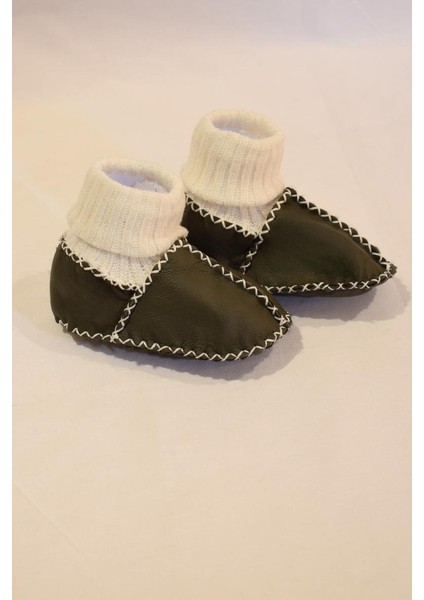 Bebek Yeşil Beyaz Çoraplı Kuzu Derisi Patik