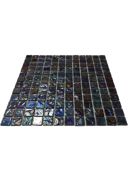 Havuz ve yaşam alanlarının tüm yüzeyleri için Kristal Cam Mozaik. Cam ölçüsü: 23x23x4 mm. File ölçüsü: 30x30 cm. ( 1 Koli = 1 m2 Fiyatıdır )