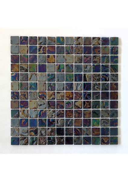 Havuz ve yaşam alanlarının tüm yüzeyleri için Kristal Cam Mozaik. Cam ölçüsü: 23x23x4 mm. File ölçüsü: 30x30 cm. ( 1 Koli = 1 m2 Fiyatıdır )