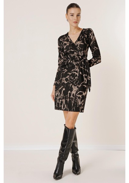 Kruvaze Yaka Toka Detaylı Desenli Likralı Elbise modelleri