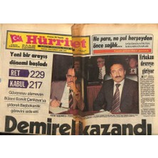 Gökçe Koleksiyon Hürriyet Gazetesi 4 Temmuz 1977 - Demirel Kazandı  GZ81579