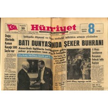 Gökçe Koleksiyon Hürriyet Gazetesi 30 Mayıs 1963 - Ses Sanatkarı Türkan Dizer Evinde Ölü Bulundu  GZ82080