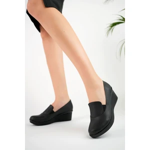 Gimer Avm Dolgu Topuk Dili Lastikli Siyah Cilt Kadın Ayakkabı