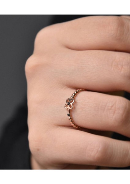 925 Ayar Gümüş Zirkon Taş Detaylı Yonca Çıtır Yüzük fiyatları