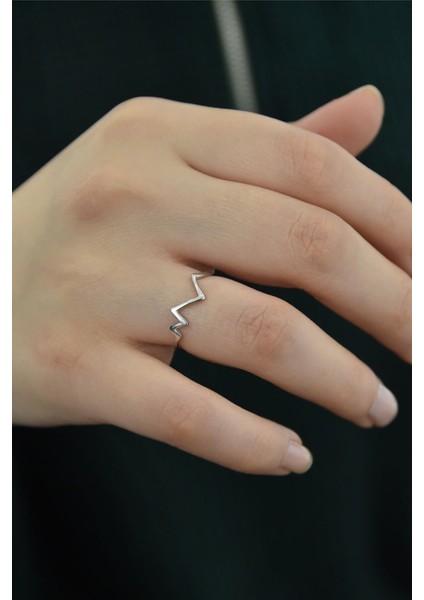 925 Ayar Gümüş Yüzük Rodyum Kaplama Kalp Ritmi Ayarlanabilir Yüzük