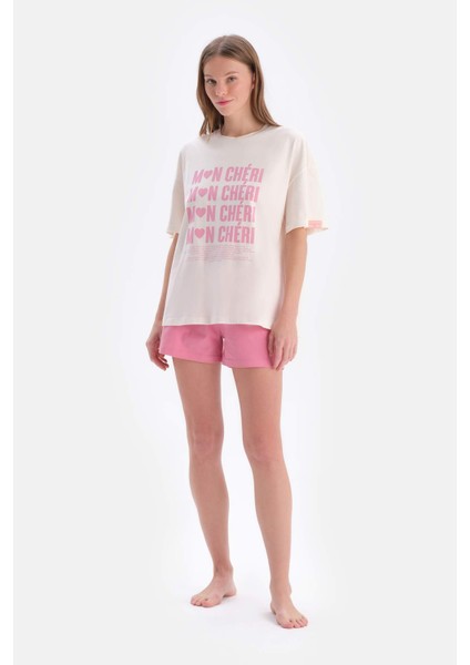 Ekru Kısa Kollu Parça Baskılı Süprem Tişört Şort Pijama Takımı