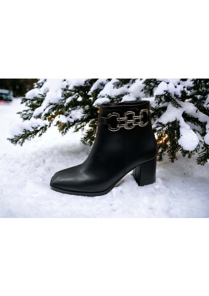 Kadın Topuklu Bot Küt Burun Zincir Detaylı Özel Tasarım 2024 - Siyah - 37