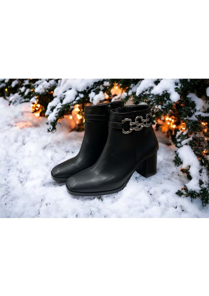 Kadın Topuklu Bot Küt Burun Zincir Detaylı Özel Tasarım 2024 - Siyah - 37 fiyatları