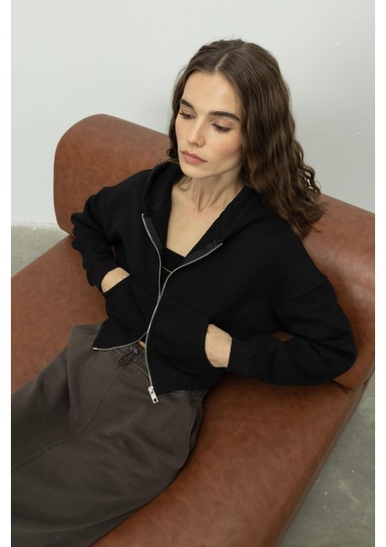 Kadın Siyah Renk Kapüşonlu Şardonlu Crop Sweatshirt Hırka modelleri