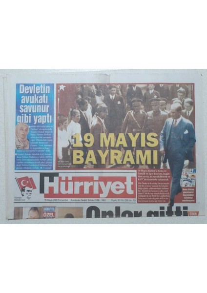Hürriyet Gazetesi 19 Mayıs 2005 - Haluk Bilginer ve Aşkın Nur Yengi Bornozla Yakalandı GZ52980