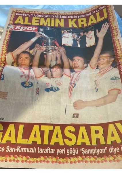 Star Gazetesi 5 Mayıs 2002 - Başbakan Bülent Ecevit Hastanede, Mason Vedat Yeğinsu Öldü, Galatasaray Şampiyon Afişi GZ126315