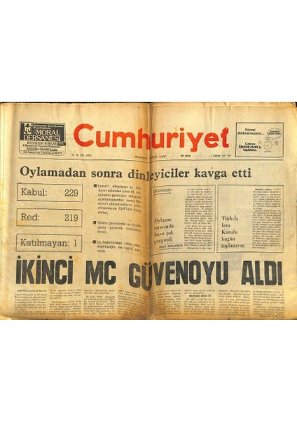 Cumhuriyet Gazetesi 2 Ağustos 1977 - Ikinci Mc Güvenoyu Aldı - Oylamadan Sonra Dinleyiciler Kavga Etti GZ121852