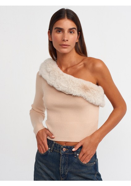 10452 Yakası Fonksiyonel Kürklü Tek Kollu Kazak-Bej