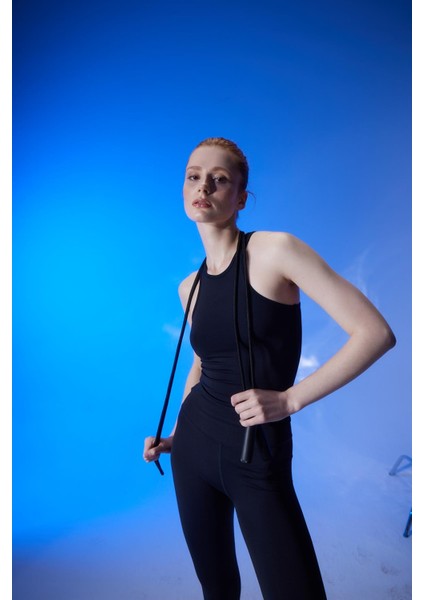 Kadın Siyah Renk Sıfır Kol Spor Crop Bluz