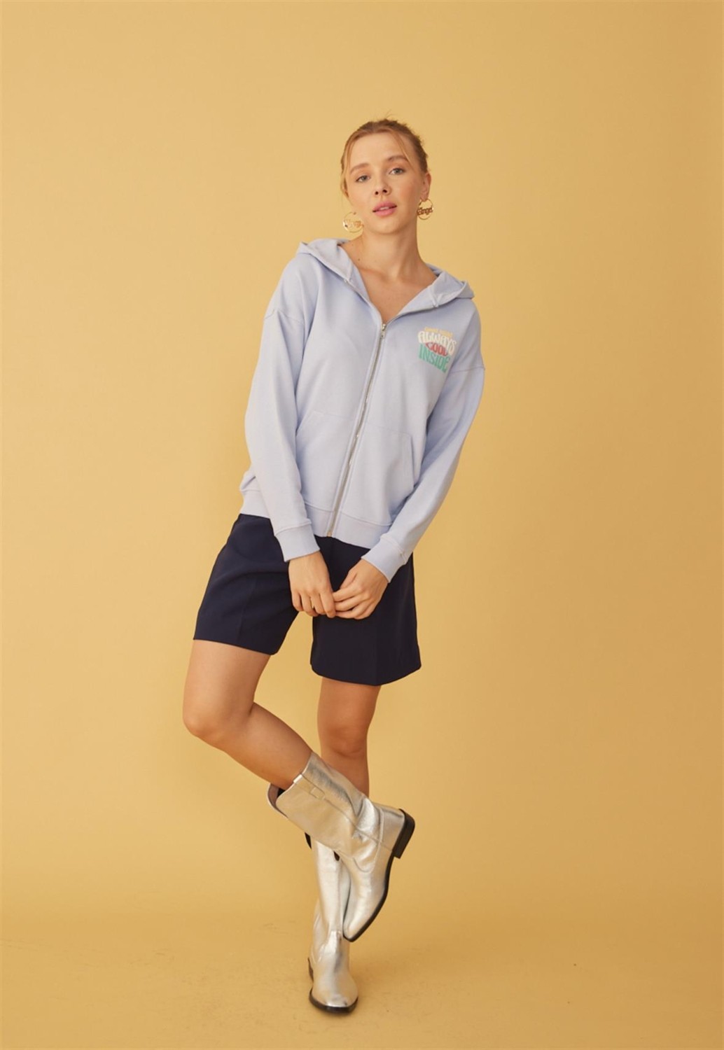 Tubia Kapüşonlu Fermuarlı Baskı Detaylı Sweatshirt görsel 3