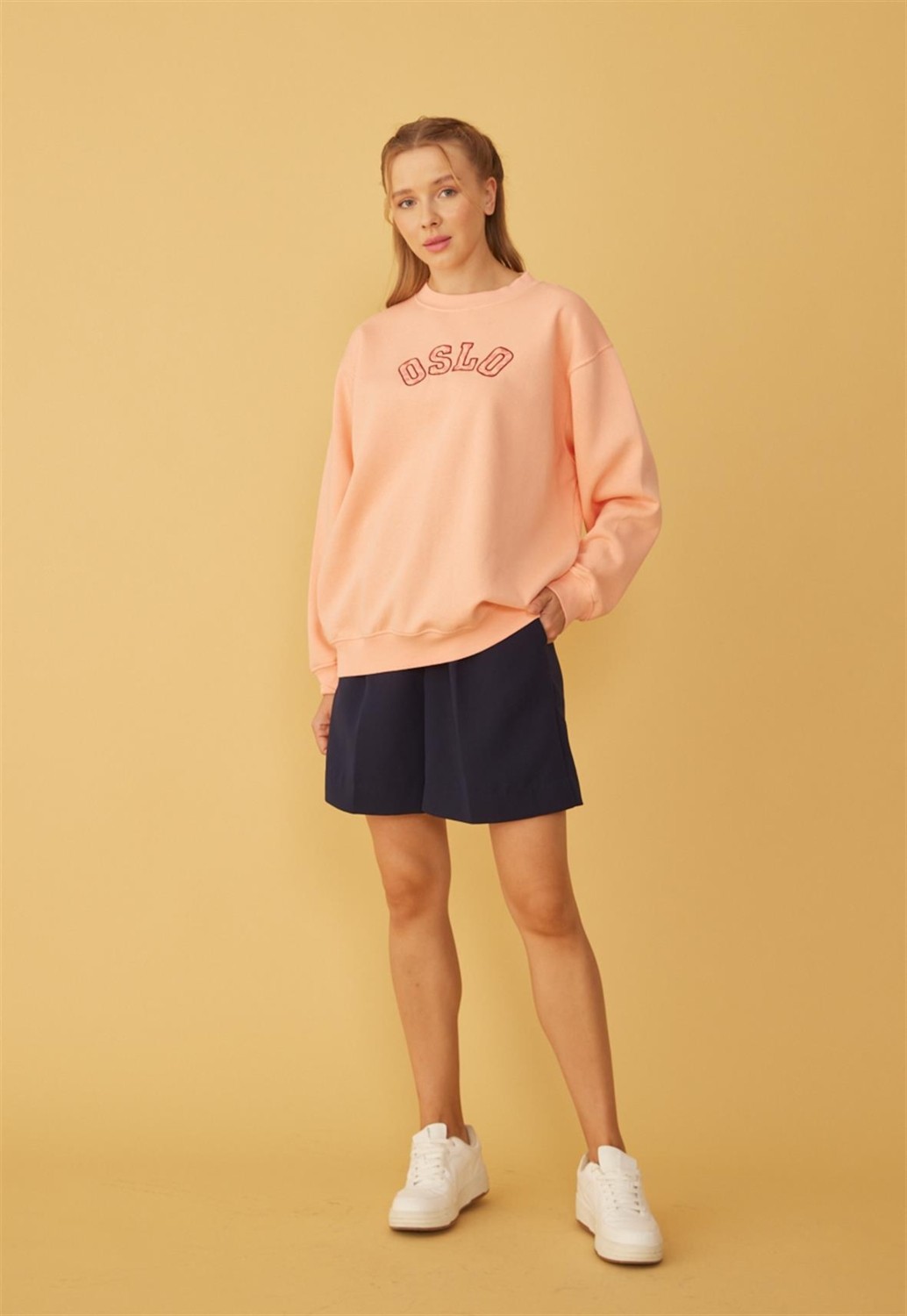 Tubia Kadın Somon Renk Oslo Baskılı Oversize Sweatshirt görsel 2