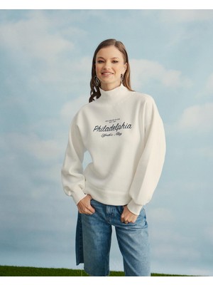 Tubia Kadın Ekru Baskılı Yarım Balıkçı Yaka Sweatshirt