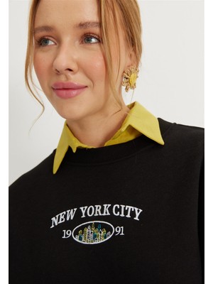 Tubia Kadın Siyah New York City Baskılı Oversize Sweatshirt