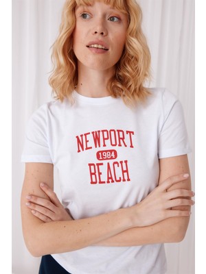 Tubia Kadın Kısa Kollu Newport Baskılı Kirli Beyaz T-shirt