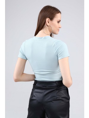 Fancy Kadın Slim Fit Kısa Kollu V Yaka Düğme Detaylı Fitilli Bodysuit