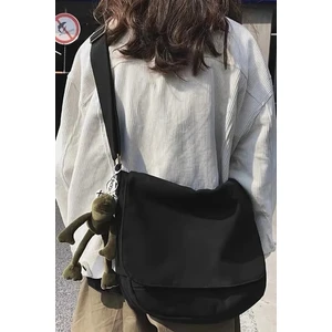 Siyah Postacı, Laptop ve Okul Çantası