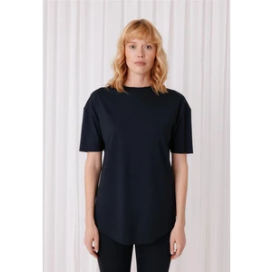 Kadın Siyah Renk Rahat Kalıp Kısa Kollu T-Shirt