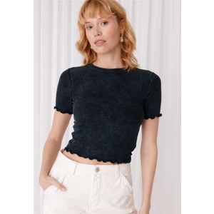 Kadın Siyah Batik Renkli Kısa Kollu Fırfırlı T-Shirt