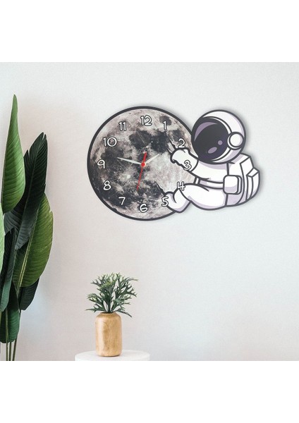 Dekoratif Astronot ve Ay Temalı Çocuk Odası Duvar Saati
