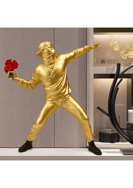 Altın Renk Banksy Çiçek Atan Adam Modern Biblo Ev Dekoru