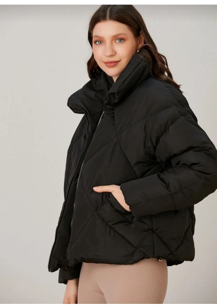 Siyah Geniş Yakalı Baklava Desenli Oversize Şişme Mont fiyatları