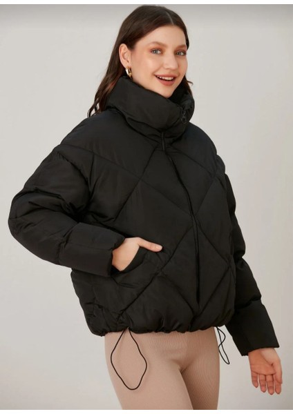 Siyah Geniş Yakalı Baklava Desenli Oversize Şişme Mont modelleri