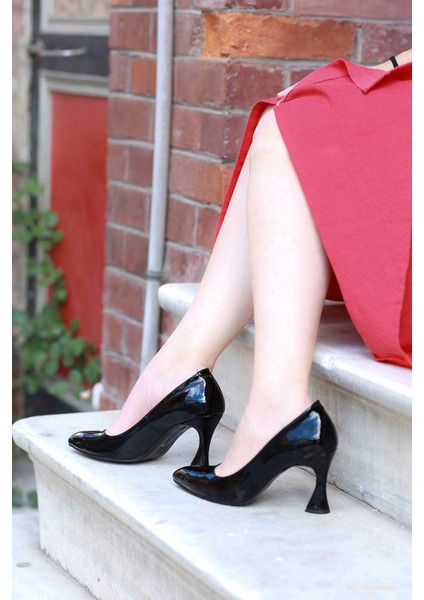 Siyah Rugan Kadın Stiletto Ayakkabı 202127103