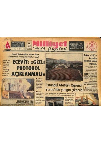 Milliyet Halk Gazetesi 29 Temmuz 1977 - Istanbul Atatürk Öğrenci Yurdunda Yangın Çıkarıldı GZ86515