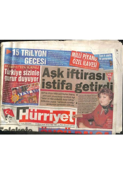 Hürriyet Gazetesi 31 Aralık 2004 - Kumkapıda Yılbaşı Gecesi Sokak Partisi GZ113066