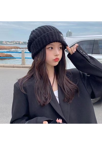 Yün Şapka Kadın Kış Örme Şapka Artı Kadife Sıcak Kadın Hapis Şapkası Sonbahar ve Kış Kazak Kulak Koruyucu Pamuk Şapka Kare Etiket Örme Şapka [siyah] Tek Boyut (Yurt Dışından)