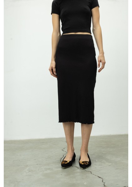 Kadın Siyah Ucu Fırfırlı Kaşkorse Etek Esnek ve Hafif Kumaş 95% Pamuk 5% Elasthane fiyatları