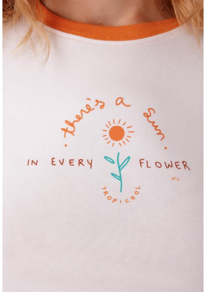 Kadın Ekru Renk In Every Flower Baskılı Crop T-Shirt