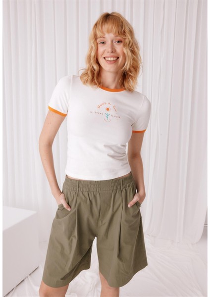 Kadın Ekru Renk In Every Flower Baskılı Crop T-Shirt fırsatları