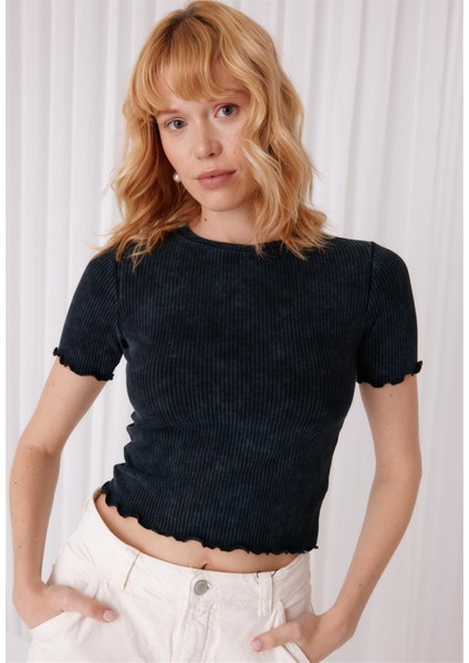 Kadın Siyah Batik Renkli Kısa Kollu Fırfırlı T-Shirt fiyatları