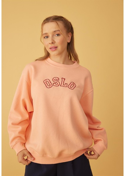 Kadın Somon Oslo Baskılı Oversize Sweatshirt fırsatları