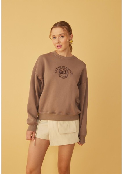 Kadın Nakış Baskılı Kahve Oversize Kısa Sweatshirt