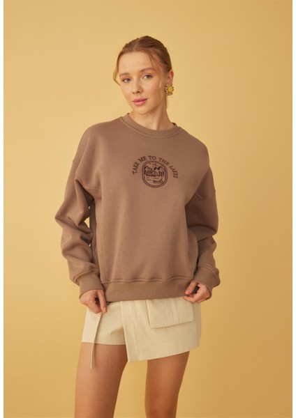 Kadın Nakış Baskılı Kahve Oversize Kısa Sweatshirt