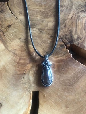 Murastonesilver Damla Formatında Diospar Doğal Taşıyla Tasarlanmış Gümüş Kolye