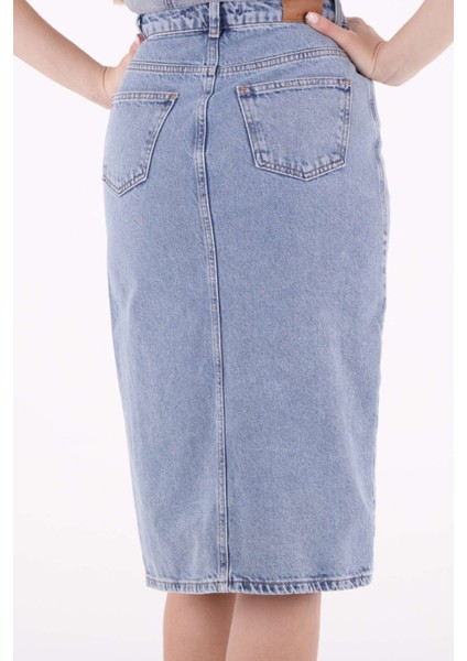Önü Yırtmaç Detaylı ve Cepli Astarsız Orta Boylu Normal Belli Kot Kadın Etek Orta Mavi Denim