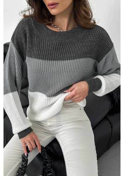 Renk Bloklu Örgü Desenli Triko Kazak