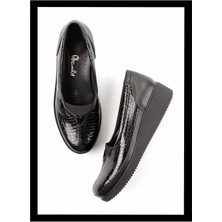 Bambi Parlak Siyah Kroko Leather Kadın Casual Ayakkabı K01586060111