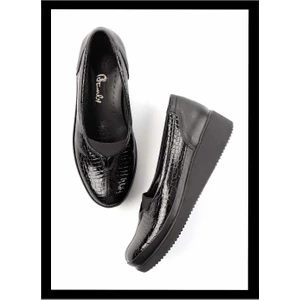 Parlak Siyah Kroko Leather Kadın Casual Ayakkabı K01586060111